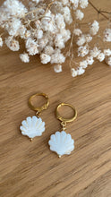 Charger l'image dans la galerie, Boucles nacres naturelles