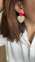 Charger l'image dans la galerie, Boucles d'oreilles acetate coeur pailleté doré et rond rose néon - Bijoux audacieux et glamour
