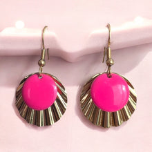 Charger l'image dans la galerie, Boucles d'oreilles Néon Chic - Résine rose fluo et acier doré