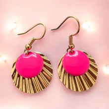 Charger l'image dans la galerie, Boucles d'oreilles Néon Chic - Résine rose fluo et acier doré