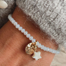 Charger l'image dans la galerie, Bracelet scintillant en perles de cristal avec étoile en nacre et or fin
