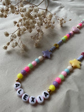 Charger l'image dans la galerie, Collier enfant personnalisable - Collier coloré prénom enfant - Bijoux arc-en-ciel