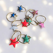 Charger l'image dans la galerie, Mini Créoles avec Étoile en Résine Colorée