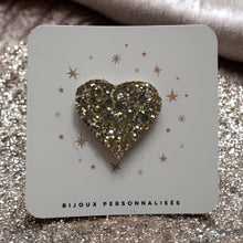 Charger l'image dans la galerie, Pins en cuir pailleté - Accessoire brillant en forme de Coeur, Nuage, Lune ou Chat