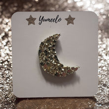 Charger l'image dans la galerie, Pins en cuir pailleté - Accessoire brillant en forme de Coeur, Nuage, Lune ou Chat