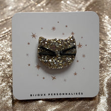 Charger l'image dans la galerie, Pins en cuir pailleté - Accessoire brillant en forme de Coeur, Nuage, Lune ou Chat