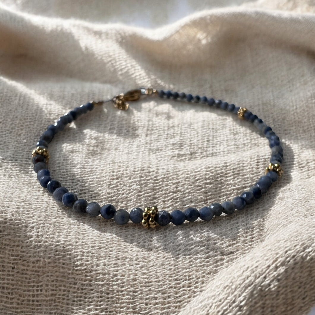 Bracelet en perles de saphir bleu