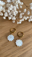 Charger l&#39;image dans la galerie, Boucles nacres naturelles
